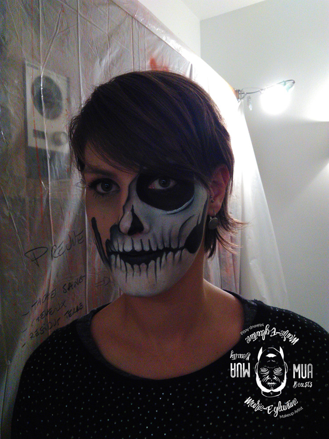 Maquillage Halloween demi squelette